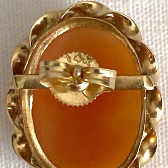 Vintage 14K Gold Hand Carved Shell Cameo Earrings - Picture 3 of 7
